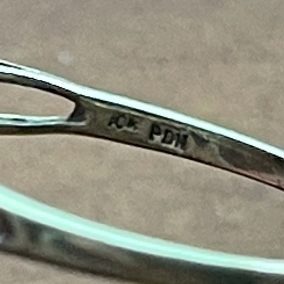 10k Gold Emerald Ring - Picture 2 of 9